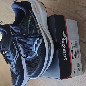 Saucony Women's Omni 22 Black & White Size 8